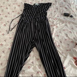 Romper black and whit stripes